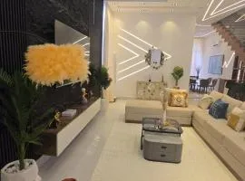 Beautifully furnished 5 bedroom with pool
