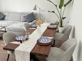 "StayEasy" Apartment