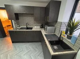 Large 9BR house - central location