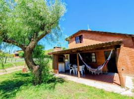 Caba&ntilde;as Pioneras, cottage in Villa Rumipal