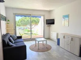 Centre ville, studio vue port, avec parking privé