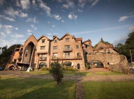 Club de Vela Santa Mar&iacute;a, hotel s parkirali&scaron;tem u gradu 'Valle de Bravo'