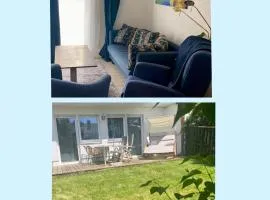 2 Zimmer Ferienwohnung mit Terrasse fußläufig zu S-Bahn und See