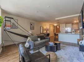 Serene Haven DT HighRise, Gym, Pool, Parking, W-D, Golf