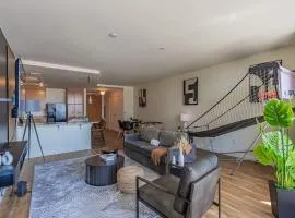 Luxury 1BR DT HighRise, Pool, Gym, Parking, W-D, Golf
