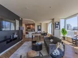 Modern HighRise Sanctuary, Gym, Pool, Prking, W-D, Golf
