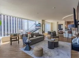 Elegant 22nd Flr HighRise DT, Gym, Pool, Parking, W-D