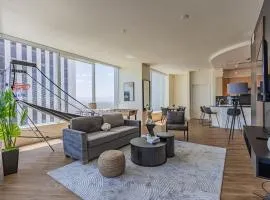 Elegant 28th Floor High Rise, Gym, Parking, Pool, Golf