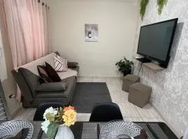 - Studio - com ar condicionado-5 Hospedes, a 50 metros dos melhores bares e restaurantes com musica ao vivo 3 quadras da Praia