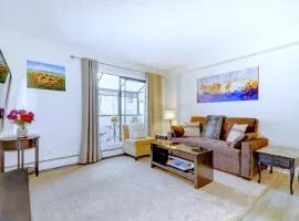 Spacious Top Floor at Stampede w Free Parking and AC