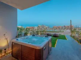 Chic 1 BR with private jacuzzi