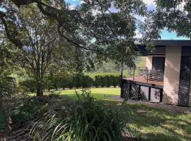 Seclude Rainforest Retreat, resort in Palm Grove