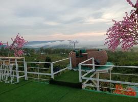 บ้านไร่เก็บตะวันโฮมสเตย์น้ำหนาว, acomoda&ccedil;&atilde;o em Ban Plaek