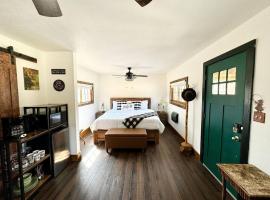 The Loose Moose Cabin #10 at Downtown Grand Lake, hotel na praia em Grand Lake