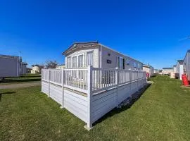 Lovely Caravan With Seaviews, Wi-Fi And Decking Near Pakefield Beach Ref 68040Cr