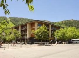 3 Bedroom Premier Vacation Rental In Heart Of Downtown Aspen - Walk To Gondola!