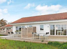 Stylish Island holiday home in L&aelig;s&oslash;, икономичен хотел в L&aelig;s&oslash;