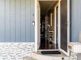 Memorable Moment at Placid Blue with Pool, hotel in Sacramento