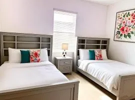 Family Retreat - Double Rooms shared bath-Luxury Club-Pool SPA-near Disney Parks with WiFi