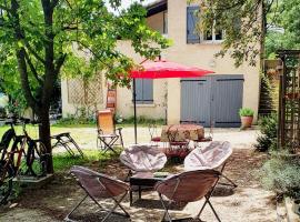 Les Marronniers Charmant petit appartement a La Tour d'Aigues Vaucluse, hotel v destinaci La Tour-dʼAigues