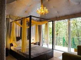 Chinar Luxury Tent Retreat in Majkhali
