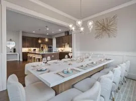 Luxury Home, 5BR, 4BT, Near Portland DT, Game Room, Nature Trails
