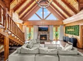Lux 7BR Cabin, Pool, Hot Tub, Game Room, Dollywood for 24