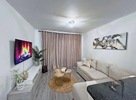 Modern Elegance In Jackal Creek Golf Estate One - Bedroom Retreat，位于鲁德普特的酒店