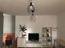 Cozy 1-bedroom apartment with free parking