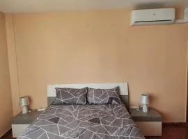 Habitación Doble con baño privado,Gandía en piso compartido con los Anfitriónes