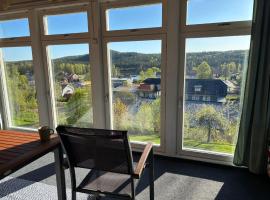 Stort hus, underbar utsikt & 3 min till Isaberg!, resort de esqui em Hestra