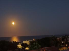 Salty Sea Breeze, hotel in Artemida
