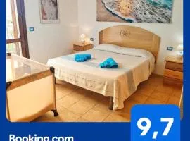 Casa Vacanze MIMOSA La Maddalena con parcheggio privato e vista mare