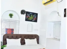 VARANASI HOTEL M-A-N-G-L-A PAYING # Near Dashashwamedh Ghat and Kashi Vishwanath Temple - A Premium Guest House In Varanasi