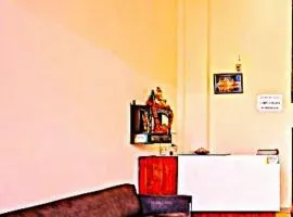 LE - CASHEW By 2 Minute Walking New Delhi Railway Station - Metro Station Main Road Building