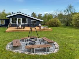 4 Bedroom Cozy Home In Hals, hotel v destinaci Hals