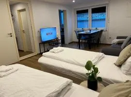 FÜR 3 - Boxspringbetten, Smart TV, Parkplatz, Stadion Nähe