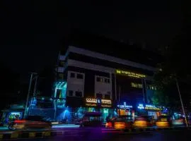 Blossoms Room - Opp Birla Mandir - Located in City Center