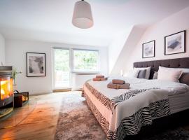 Stilvolle Apartments mit Kamin - Schlossblick und 2-4 Zimmer 50-140qm - nahe A1 und Schloss Burg - Köln & Düsseldorf, hotell i Solingen