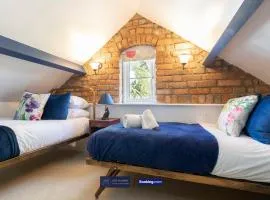 Pet Friendly Cottage By KBS Stayhub Short Lets & Serviced Accommodation Stonehouse With Log Fire, Parking