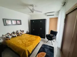 Spacious apartment 100m from the beach and promenade