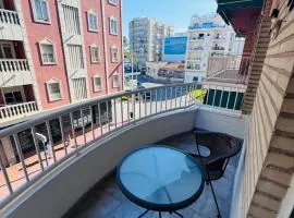 Spacious apartment 100m from the beach and promenade