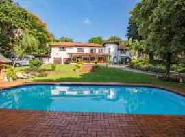 Burleigh Villa 7 Bedrooms & 6 Bathrooms