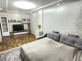2-х комнатная квартира, hotel in Aqtöbe