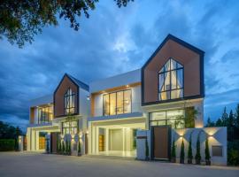 A9 Airport Modern Pool Villa, hotel a Chiang Mai