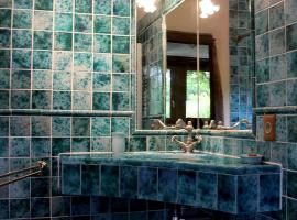 Domaine du Fraysse L'Ermitage un coin de paradis – hotel w mieście Saint-Cybranet