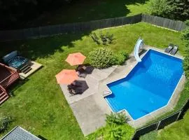 HV Spacious Retreat sleeps 13 with pool and hot tub