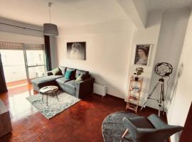 Lemon Tree House 2nd Floor - NO LIFT - Stairway 2 Andar sem elevador, Hotel in Guarda