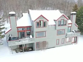 Stratton Mountain Condo with a Hot Tub! Sleeps 12!