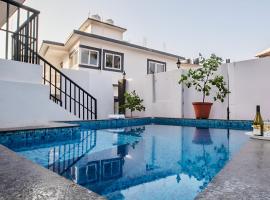 Thor Villa, 5BHK-Private Pool-Cook-Caretaker, hotel v destinaci Assagao